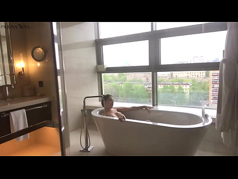 ❤️ 巨大的宝贝 激情地在浴室里撸起了她的阴部 ️ Porno fb﹏﹏