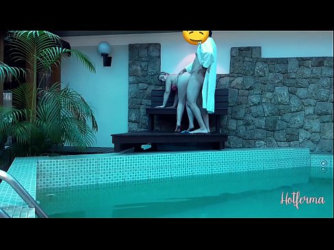 ❤️ 老板邀请女佣去泳池，却忍不住要来个热辣的 ️ Porno fb﹏﹏