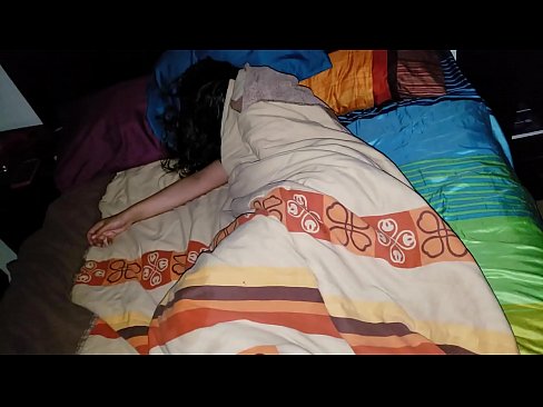 ❤️ 继子在年轻的继母睡觉时责骂她 ️ Porno fb﹏﹏